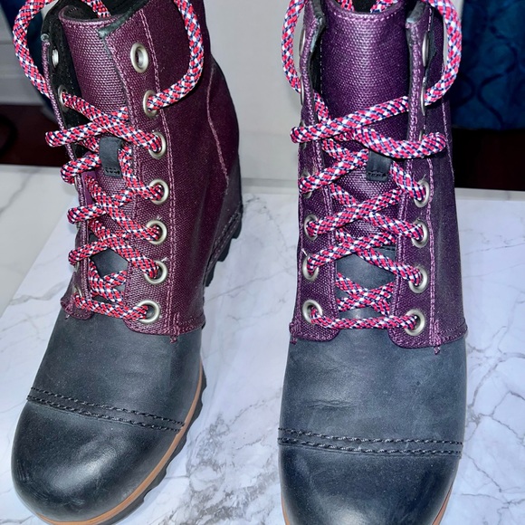 Sorel Women's Plum and Black Winter Boots - Picture 4 of 4